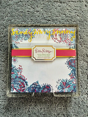New Lilly Pulitzer Note Sheets with Acrylic Holder featured in Gypesa Girl